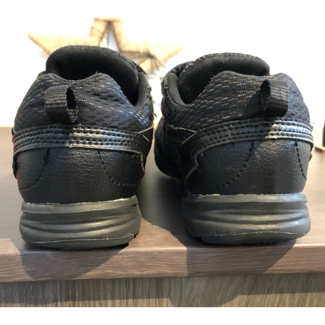 NIKE(ナイキ)のキッズ スニーカー 二足セット キッズ/ベビー/マタニティのキッズ靴/シューズ(15cm~)(スニーカー)の商品写真