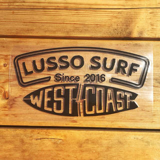 バートン(BURTON)のカリフォルニア系☆LUSSOSURFステッカー ブラック 防水シール エレメント(車外アクセサリ)