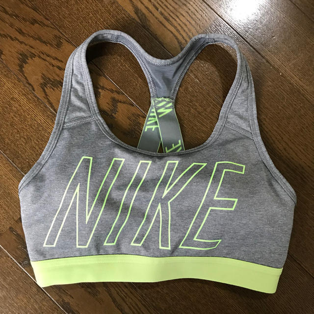 NIKE(ナイキ)のNIKE ブラトップ スポーツ/アウトドアのランニング(ウェア)の商品写真