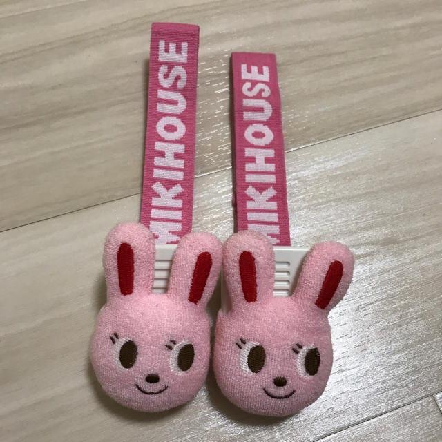 mikihouse(ミキハウス)の【美品】♡ミキハウス ベビーカー用 ブランケットクリップ♡ キッズ/ベビー/マタニティの外出/移動用品(ベビーカー用アクセサリー)の商品写真