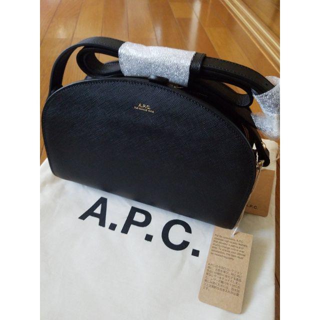 A.P.C. アーペーセー エンボス ハーフムーン バッグ Black 1