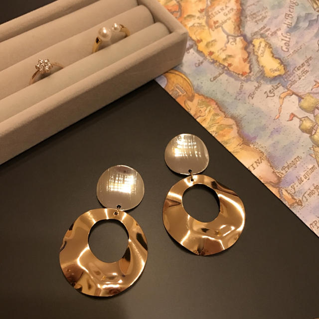 Ameri VINTAGE(アメリヴィンテージ)のsilver gold( *ˊᵕˋ)✩︎‧₊simple design＊ ハンドメイドのアクセサリー(ピアス)の商品写真