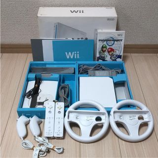 ウィー(Wii)のマリオカート wii すぐ遊べるセット ハンドル２個 リモコン 白 マリカー本体(家庭用ゲーム機本体)