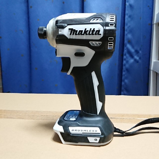 新品！未使用！Makita 18Vインパクトドライバー  TD171DZWスポーツ/アウトドア