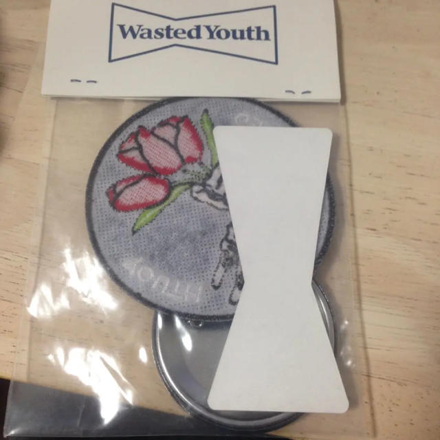 GDC(ジーディーシー)のWasted Youth 缶バッジ ステッカー セット メンズのファッション小物(その他)の商品写真