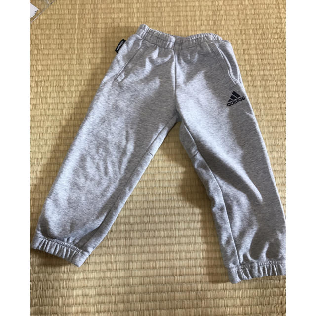 adidas(アディダス)のアディダス adidas スウェットパンツ 100 キッズ/ベビー/マタニティのキッズ服男の子用(90cm~)(パンツ/スパッツ)の商品写真