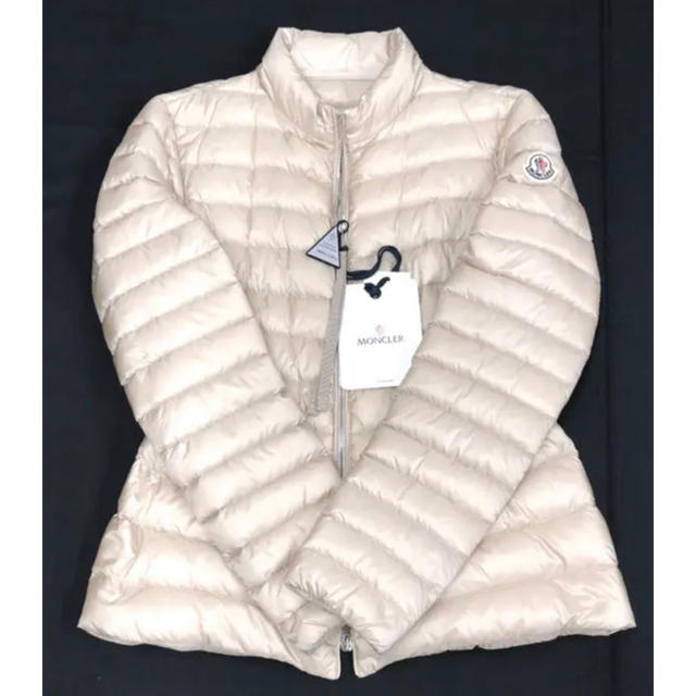 MONCLER(モンクレール)のMONCLER ライトダウンジャケット AGATE (新品未使用) レディースのジャケット/アウター(ダウンジャケット)の商品写真