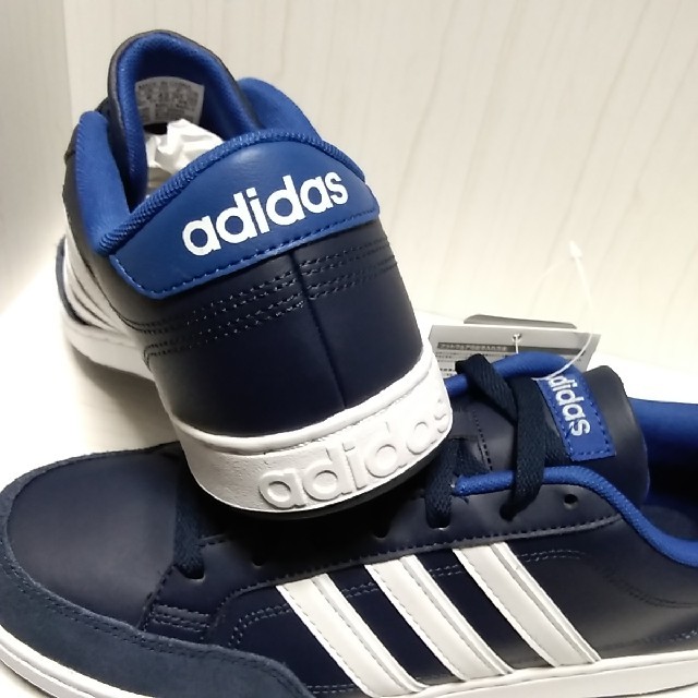 adidas(アディダス)の
人気のアディダススニーカー28.0【現品限り】本日限定値下げ6629→3900 メンズの靴/シューズ(スニーカー)の商品写真