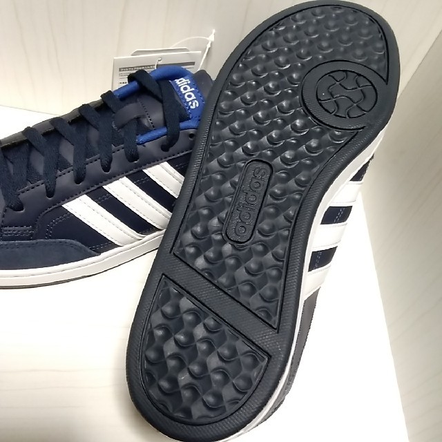 adidas(アディダス)の
人気のアディダススニーカー28.0【現品限り】本日限定値下げ6629→3900 メンズの靴/シューズ(スニーカー)の商品写真