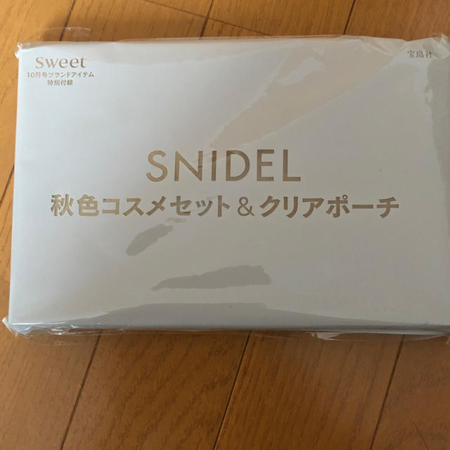 SNIDEL(スナイデル)のsweet 10月号付録 スナイデル コスメセット&ポーチ 新品未使用 送料込 コスメ/美容のキット/セット(コフレ/メイクアップセット)の商品写真