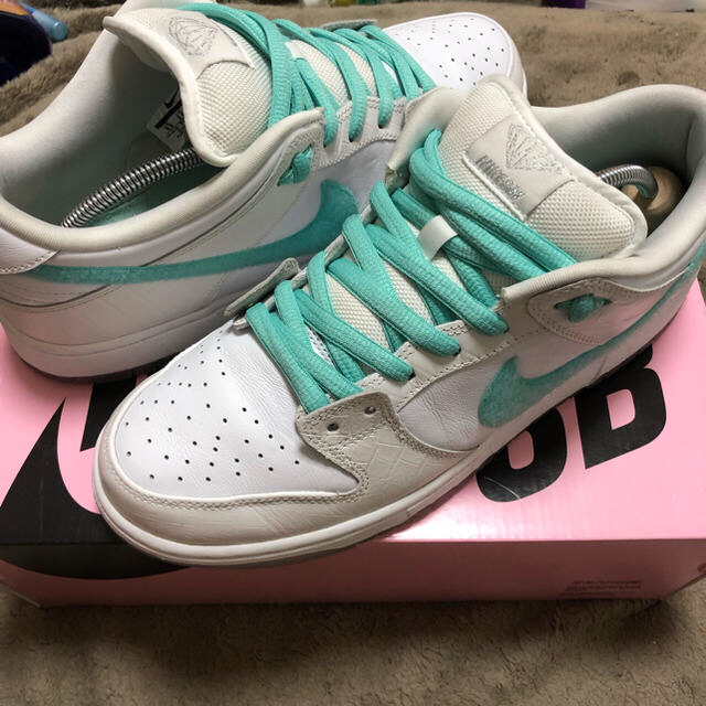 NIKE(ナイキ)の激レア 27.5cm NIKE SB Dunk Lowダイアモンドサプライ  白 メンズの靴/シューズ(スニーカー)の商品写真