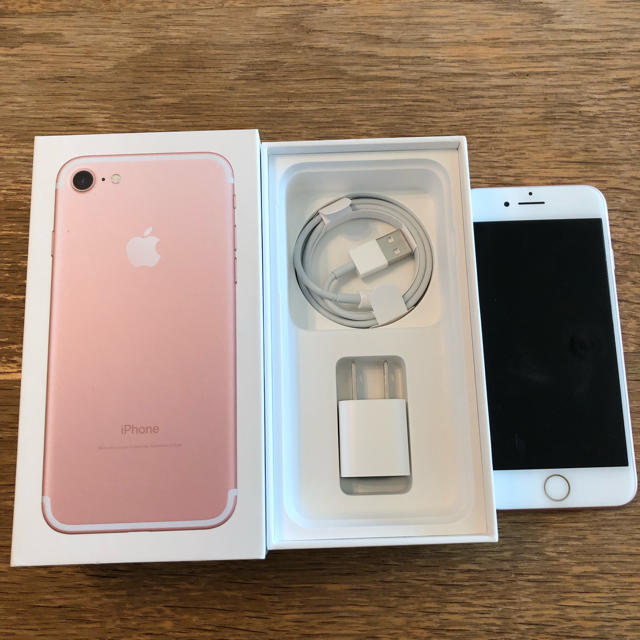 Apple(アップル)の美品 iPhone7 32gb ローズ箱付き SIMロック解除済み  スマホ/家電/カメラのスマートフォン/携帯電話(スマートフォン本体)の商品写真
