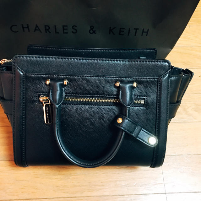 Charles and Keith(チャールズアンドキース)の専用🧡 レディースのバッグ(ハンドバッグ)の商品写真