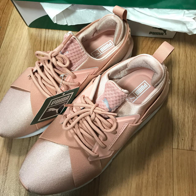 スニーカーPUMA スニーカー  サテン ミューズサテン 24