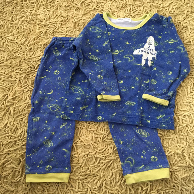 ampersand(アンパサンド)のBREEZE 宇宙柄パジャマ 90 キッズ/ベビー/マタニティのキッズ服男の子用(90cm~)(パジャマ)の商品写真