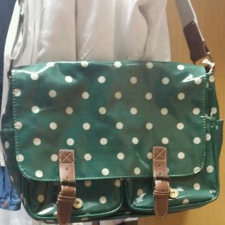 キャスキッドソン(Cath Kidston)のエナメルバッグ♡緑水玉(ショルダーバッグ)