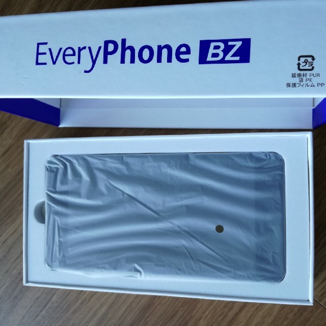 【美品】SIMフリースマホ Everyphone BZ スマホ/家電/カメラのスマートフォン/携帯電話(スマートフォン本体)の商品写真