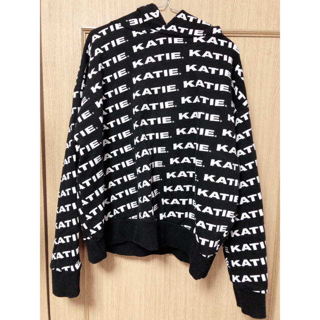 Katie - katie♡本日限定値下げロゴパーカーの通販 by M shop