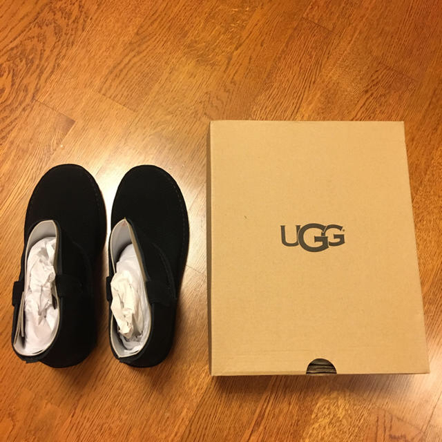 【新品 未使用】アグ UGG CLASSIC UNLINED MINI PERF