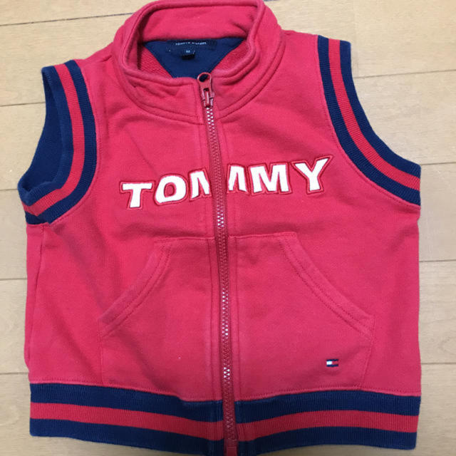 TOMMY HILFIGER(トミーヒルフィガー)のTOMMY HILFIGER 90cm ベスト キッズ/ベビー/マタニティのキッズ服男の子用(90cm~)(ジャケット/上着)の商品写真