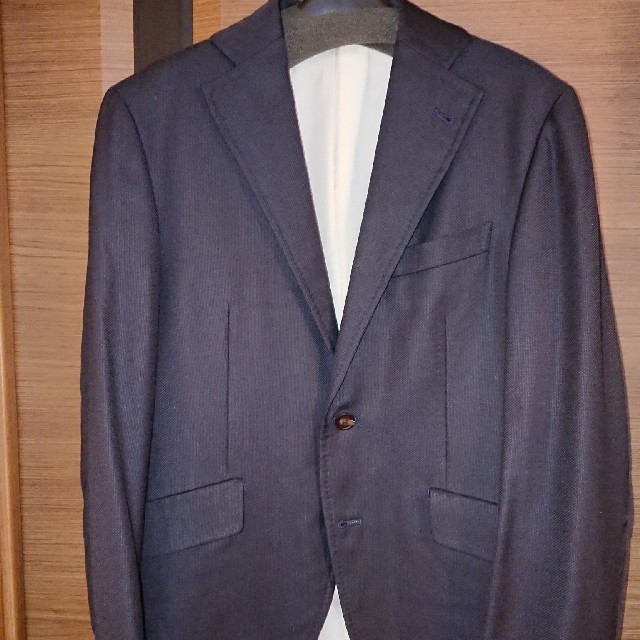美品ユニバーサルランゲージ 紺ジャケット 高級イタリー生地 メンズのジャケット/アウター(テーラードジャケット)の商品写真