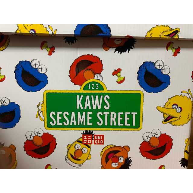 SESAME STREET(セサミストリート)の【送料込】kaws x セサミストリート  エンタメ/ホビーのおもちゃ/ぬいぐるみ(ぬいぐるみ)の商品写真