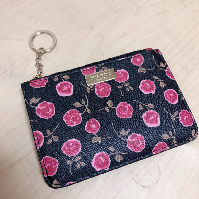 kate spade new york(ケイトスペードニューヨーク)の【3/15まで出品】kate spadeコインケース レディースのファッション小物(コインケース)の商品写真