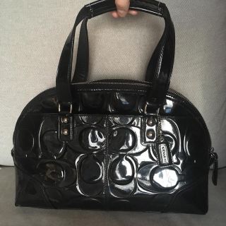 コーチ(COACH)の【美品】COACH エナメル バック ドーム型(ハンドバッグ)