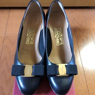 フェラガモ(Ferragamo)のark様専用★フェラガモ パンプス　ferragamo ブラック　6サイズ(ハイヒール/パンプス)