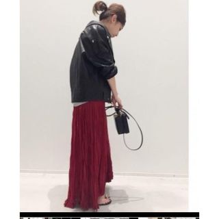 アパルトモンドゥーズィエムクラス(L'Appartement DEUXIEME CLASSE)のアパルトモン プリーツスカート 赤 Lisiere Pleats Skirt(ロングスカート)