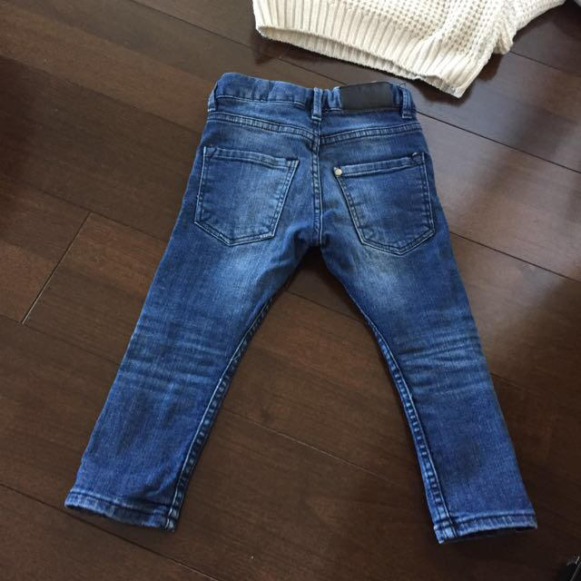 H&M(エイチアンドエム)のボーイズスキニーデニム キッズ/ベビー/マタニティのキッズ服男の子用(90cm~)(その他)の商品写真