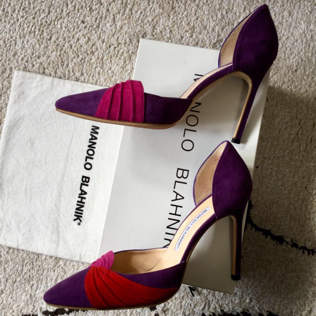 MANOLO BLAHNIK(マノロブラニク)の極美品!憧れのマノロブラニク スウェード ブロックサンダルパンプス 24.5㎝ レディースの靴/シューズ(ハイヒール/パンプス)の商品写真