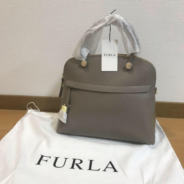 FURLA フルラパイパー Mサイズ トートバッグのサムネイル