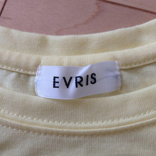 EVRIS(エヴリス)のEVRISのTシャツ レディースのトップス(Tシャツ(半袖/袖なし))の商品写真