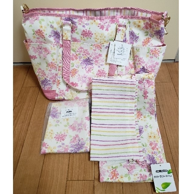 LAURA ASHLEY(ローラアシュレイ)の☆新品未使用☆ローラアシュレイ マザーズバッグ キッズ/ベビー/マタニティのマタニティ(マザーズバッグ)の商品写真