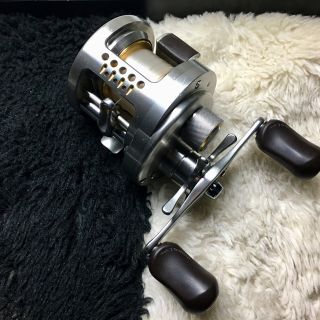 シマノ(SHIMANO)のカルカッタコンクエスト201DC(リール)