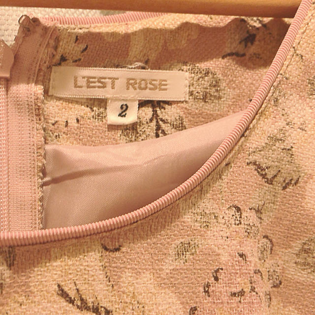 L'EST ROSE(レストローズ)のレストローズ 花柄ワンピース レディースのワンピース(ひざ丈ワンピース)の商品写真