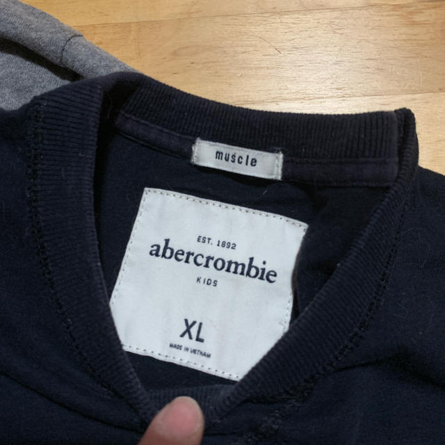 Abercrombie&Fitch(アバクロンビーアンドフィッチ)のアバクロキッズ ロングTシャツ キッズ/ベビー/マタニティのキッズ服男の子用(90cm~)(Tシャツ/カットソー)の商品写真