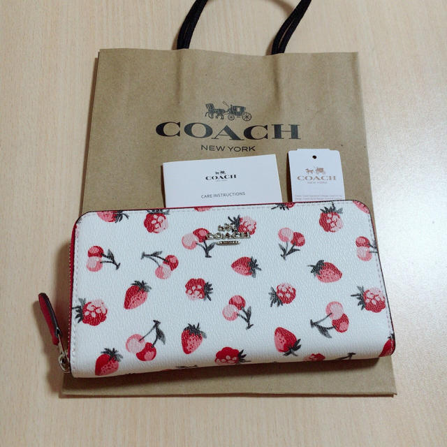 新品 最新モデル COACH 長財布 人気 ストロベリー チェリー ホワイト約20㎝×10㎝×25㎝仕様