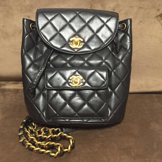 CHANEL(シャネル)のCHANEL シャネル リュック 黒×金 レディースのバッグ(リュック/バックパック)の商品写真