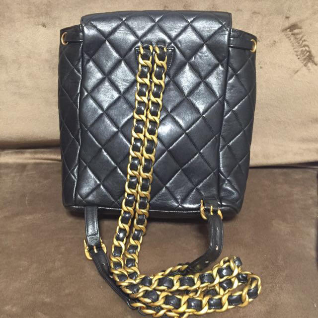 CHANEL(シャネル)のCHANEL シャネル リュック 黒×金 レディースのバッグ(リュック/バックパック)の商品写真