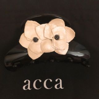 アッカ(acca)のacca レザーフラワークリップ(バレッタ/ヘアクリップ)