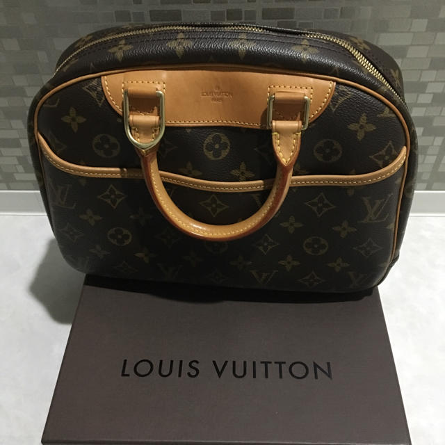 LOUIS VUITTON - 未使用に近い VUITTON BAG