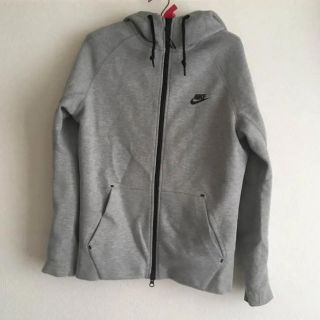 ナイキ(NIKE)のNIKE グレー パーカー(パーカー)