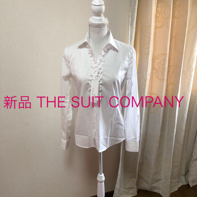 THE SUIT COMPANY(スーツカンパニー)の新品 THE SUIT COMPANY 白フリルシャツ レディースのトップス(シャツ/ブラウス(長袖/七分))の商品写真