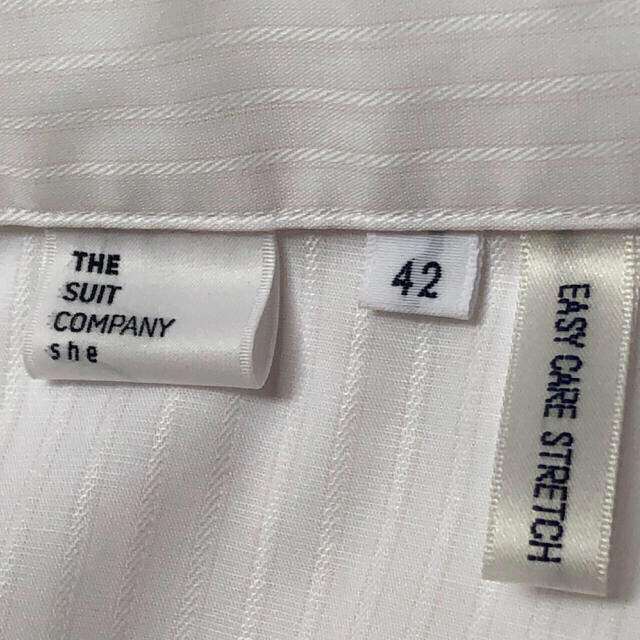 THE SUIT COMPANY(スーツカンパニー)の新品 THE SUIT COMPANY 白フリルシャツ レディースのトップス(シャツ/ブラウス(長袖/七分))の商品写真