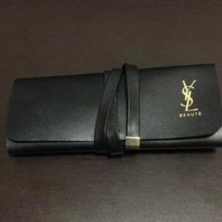 イヴサンローランボーテ(Yves Saint Laurent Beaute)の新品未使用！イヴ サンローラン 収納ブラシポーチ付きメイクブラシセット(コフレ/メイクアップセット)