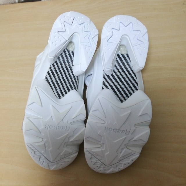 Reebok(リーボック)のリーボック　インスタポンプフューリー レディースの靴/シューズ(サンダル)の商品写真
