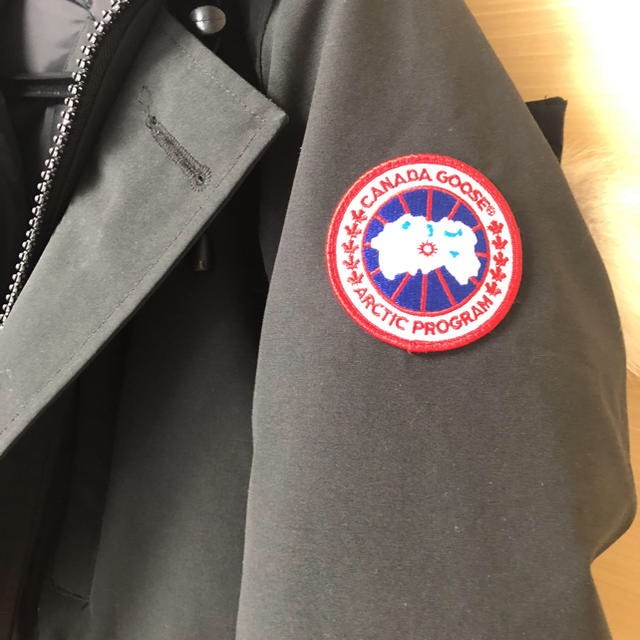 CANADA GOOSE(カナダグース)の【超美品】カナダグース シャトー S ブラック メンズのジャケット/アウター(ダウンジャケット)の商品写真