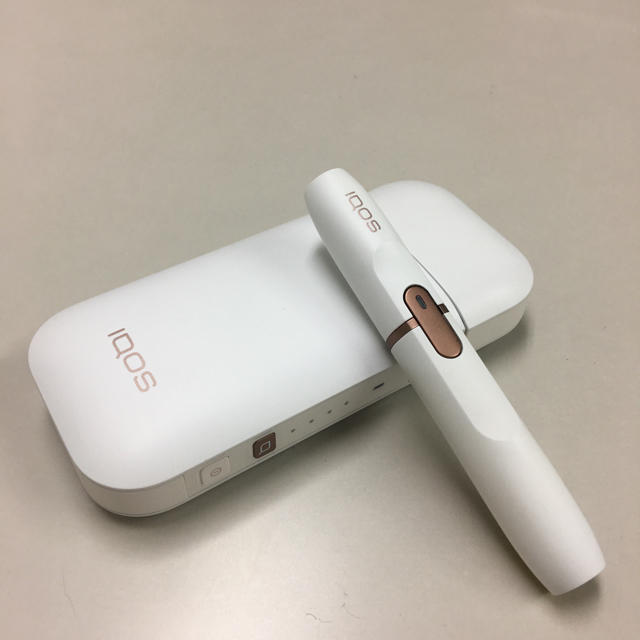 IQOS(アイコス)のアイコス IQOS 2.4plus ホワイト 美品 mar 充電器付き メンズのファッション小物(タバコグッズ)の商品写真